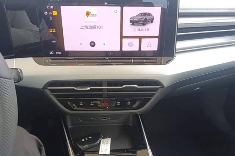 Used Volkswagen Lamando 2025 Lavida L 280TSI DSG Cool & Spicy Edition Audio And AC Panel