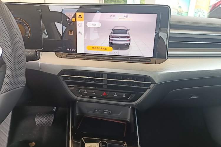 Used Volkswagen Lamando 2025 Lavida L 280TSI DSG Cool & Spicy Edition Audio And AC Panel
