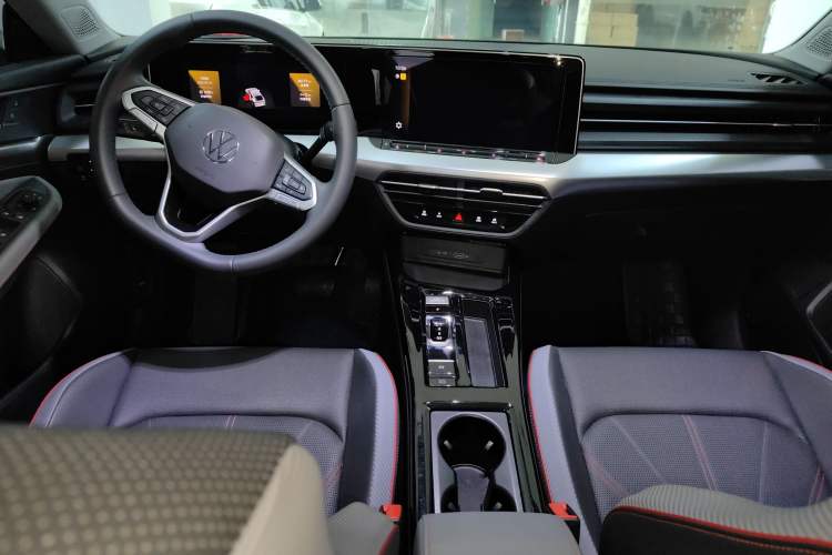 Used Volkswagen Lamando 2025 Lavida L 280TSI DSG Spicy Edition Center Console