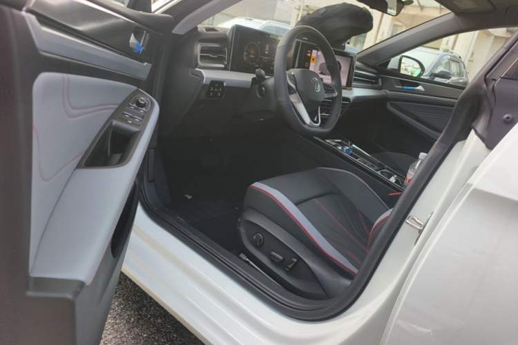 Used Volkswagen Lamando 2025 Lavida L 280TSI DSG Cool & Spicy Edition Driver Seat