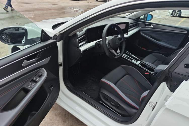Used Volkswagen Lamando 2025 Lavida L 280TSI DSG Cool & Spicy Edition Driver Seat