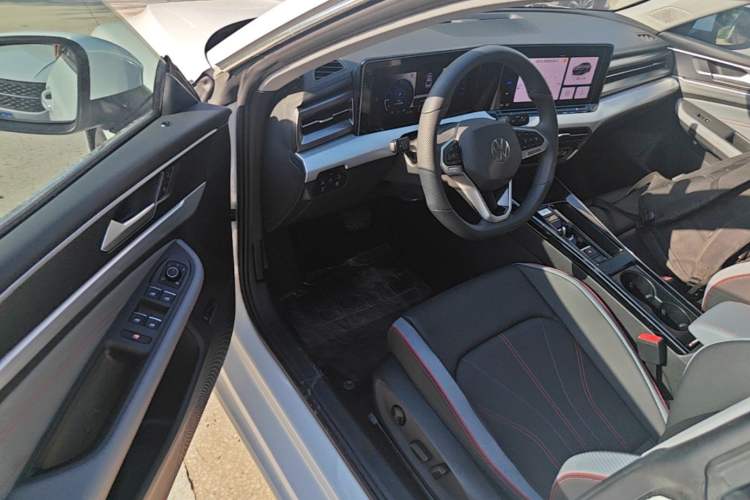 Used Volkswagen Lamando 2025 Lavida L 280TSI DSG Cool & Spicy Edition Driver Seat