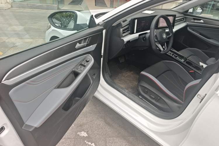 Used Volkswagen Lamando 2025 Lavida L 280TSI DSG Cool & Spicy Edition Driver Seat