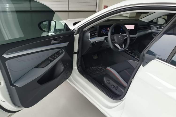 Used Volkswagen Lamando 2025 Lavida L 280TSI DSG Cool & Spicy Edition Driver Seat