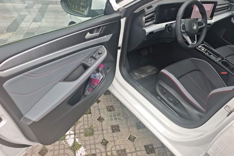 Used Volkswagen Lamando 2025 Lavida L 280TSI DSG Cool & Spicy Edition Driver Seat
