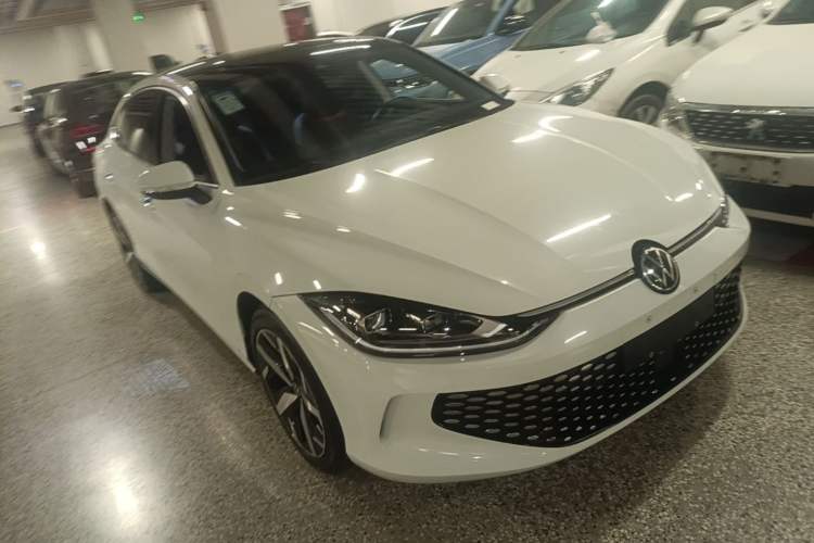 Used Volkswagen Lamando 2025 Lavida L 280TSI DSG Cool & Spicy Edition Front Right 45 Deg