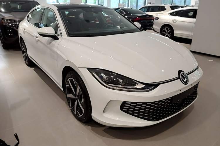 Used Volkswagen Lamando 2025 Lavida L 280TSI DSG Cool & Spicy Edition Front Right 45 Deg