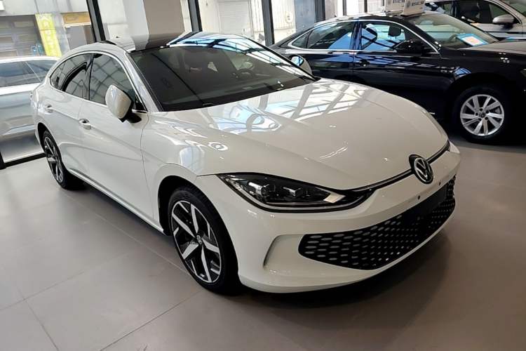 Used Volkswagen Lamando 2025 Lavida L 280TSI DSG Cool & Spicy Edition Front Right 45 Deg