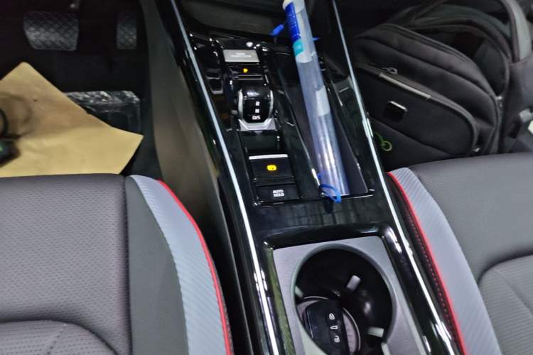 Used Volkswagen Lamando 2025 Lavida L 280TSI DSG Cool & Spicy Edition Gear Lever