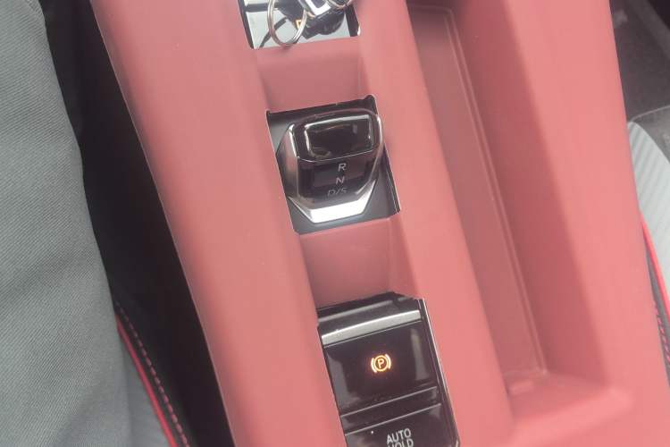 Used Volkswagen Lamando 2025 Lavida L 280TSI DSG Cool & Spicy Edition Gear Lever