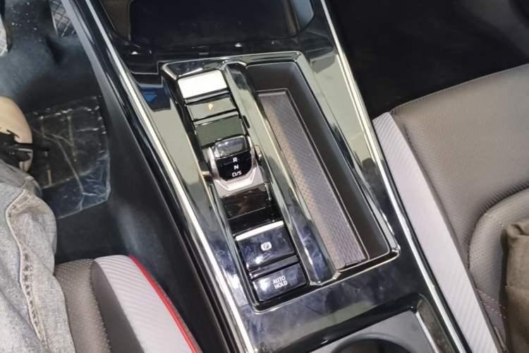 Used Volkswagen Lamando 2025 Lavida L 280TSI DSG Cool & Spicy Edition Gear Lever