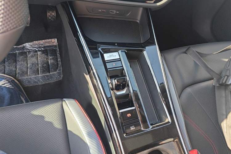 Used Volkswagen Lamando 2025 Lavida L 280TSI DSG Cool & Spicy Edition Gear Lever