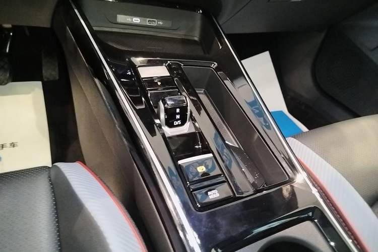 Used Volkswagen Lamando 2025 Lavida L 280TSI DSG Cool & Spicy Edition Gear Lever