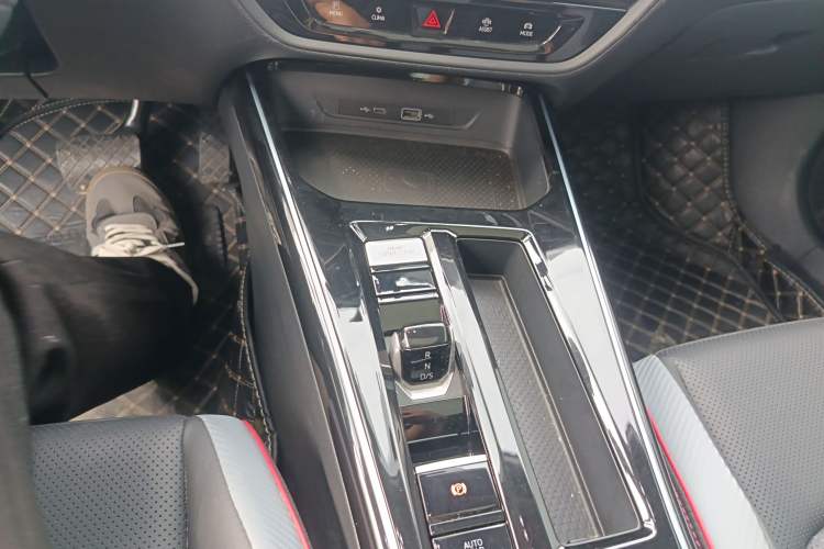 Used Volkswagen Lamando 2025 Lavida L 280TSI DSG Cool & Spicy Edition Gear Lever