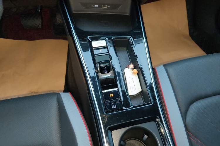Used Volkswagen Lamando 2025 Lavida L 280TSI DSG Cool & Spicy Edition Gear Lever