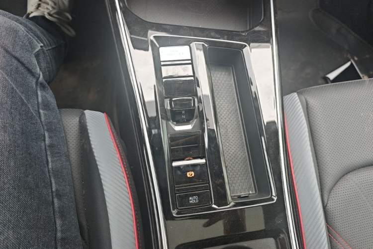 Used Volkswagen Lamando 2025 Lavida L 280TSI DSG Cool & Spicy Edition Gear Lever