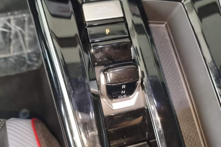 Used Volkswagen Lamando 2025 Lavida L 280TSI DSG Cool & Spicy Edition Gear Lever