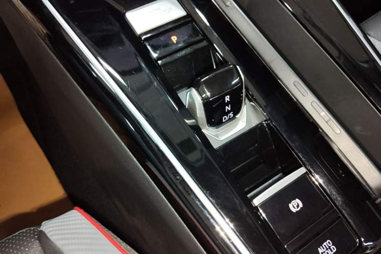 Used Volkswagen Lamando 2025 Lavida L 280TSI DSG Cool & Spicy Edition Gear Lever