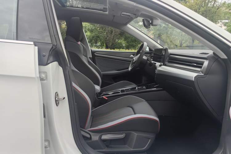 Used Volkswagen Lamando 2025 Lavida L 280TSI DSG Cool & Spicy Edition Interior 10