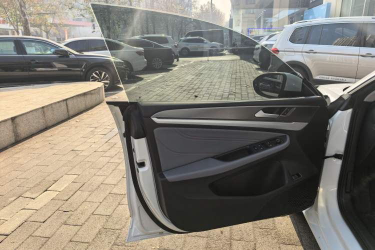 Used Volkswagen Lamando 2025 Lavida L 280TSI DSG Cool & Spicy Edition Interior 2