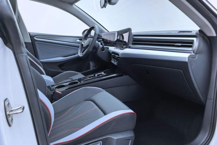 Used Volkswagen Lamando 2025 Lavida L 280TSI DSG Cool & Spicy Edition Interior 4