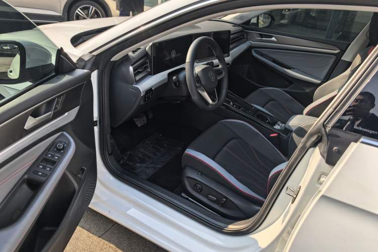 Used Volkswagen Lamando 2025 Lavida L 280TSI DSG Cool & Spicy Edition Interior 4