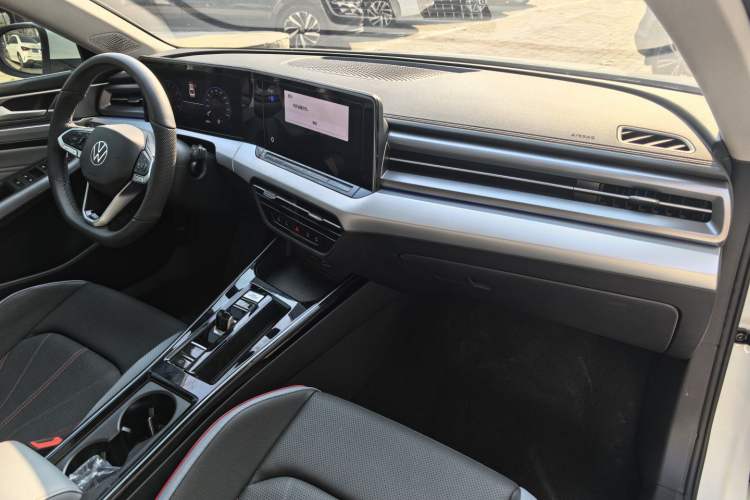 Used Volkswagen Lamando 2025 Lavida L 280TSI DSG Cool & Spicy Edition Interior 9
