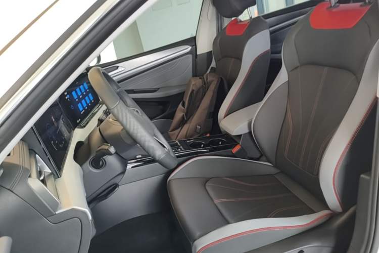 Used Volkswagen Lamando 2025 Lavida L 280TSI DSG Cool & Spicy Edition Left Front Seat