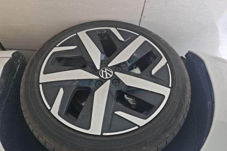 Used Volkswagen Lamando 2025 Lavida L 280TSI DSG Cool & Spicy Edition Left Front Wheel Hub