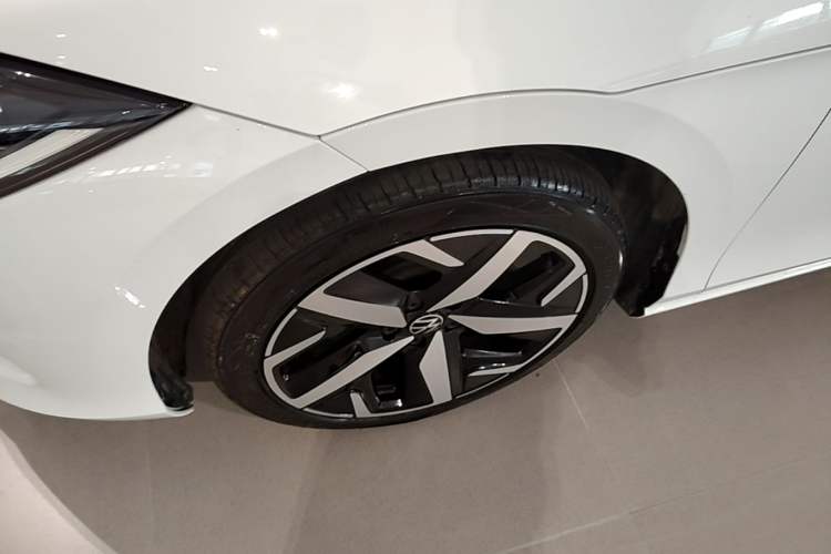 Used Volkswagen Lamando 2025 Lavida L 280TSI DSG Cool & Spicy Edition Left Front Wheel Hub