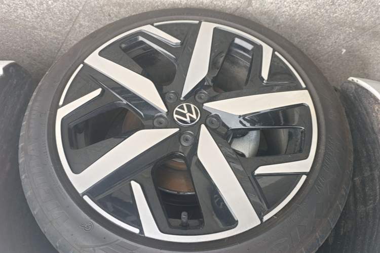 Used Volkswagen Lamando 2025 Lavida L 280TSI DSG Cool & Spicy Edition Left Front Wheel Hub