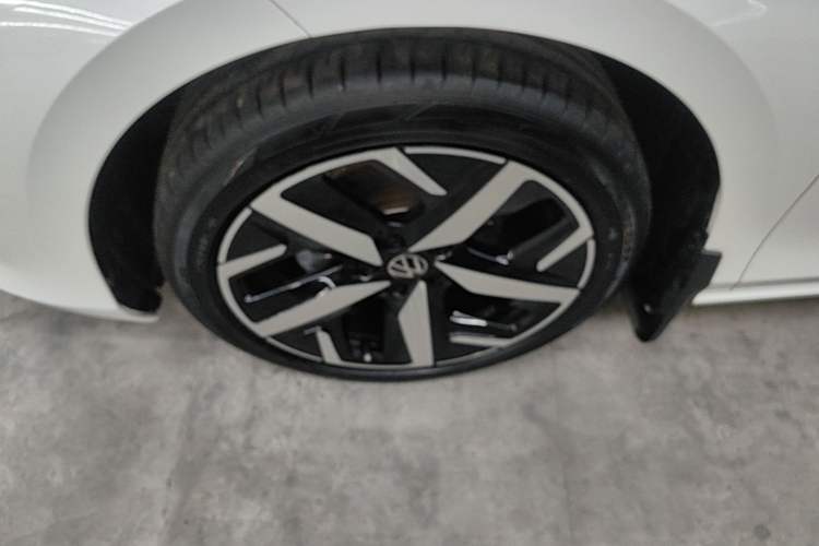 Used Volkswagen Lamando 2025 Lavida L 280TSI DSG Cool & Spicy Edition Left Front Wheel Hub