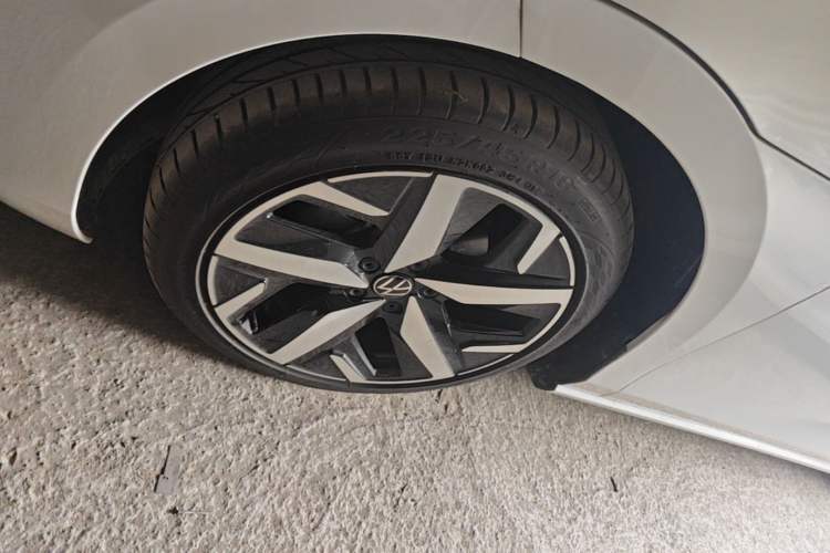 Used Volkswagen Lamando 2025 Lavida L 280TSI DSG Cool & Spicy Edition Left Front Wheel Hub