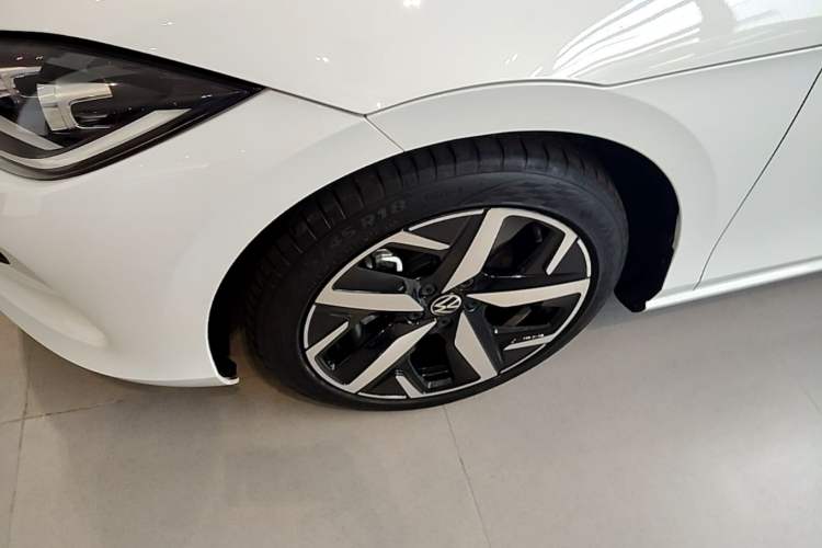 Used Volkswagen Lamando 2025 Lavida L 280TSI DSG Cool & Spicy Edition Left Front Wheel Hub