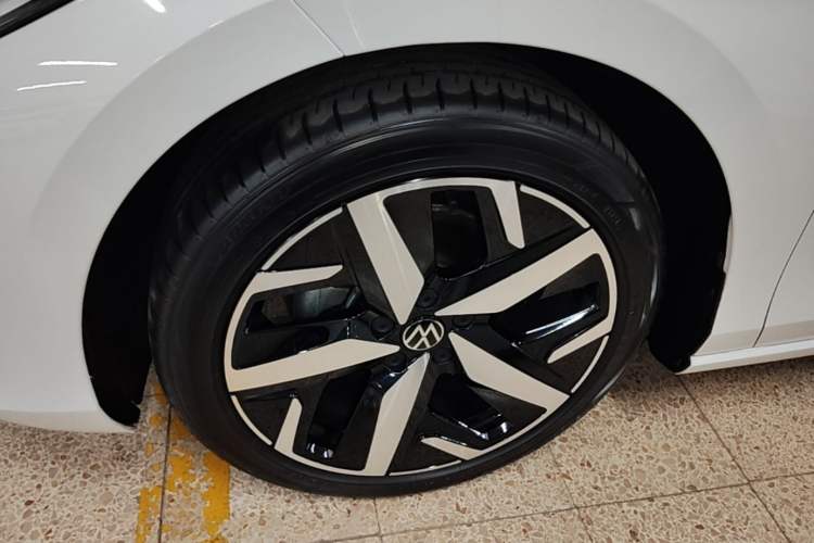 Used Volkswagen Lamando 2025 Lavida L 280TSI DSG Cool & Spicy Edition Left Front Wheel Hub