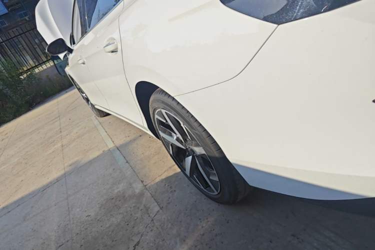 Used Volkswagen Lamando 2025 Lavida L 280TSI DSG Cool & Spicy Edition Left Side Sill