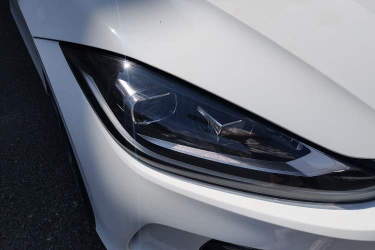 Used Volkswagen Lamando 2025 Lavida L 280TSI DSG Cool & Spicy Edition Right Front Headlight