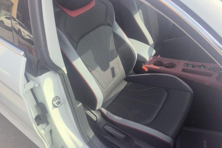 Used Volkswagen Lamando 2025 Lavida L 280TSI DSG Cool & Spicy Edition Right Front Seat