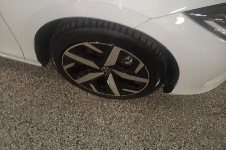 Used Volkswagen Lamando 2025 Lavida L 280TSI DSG Cool & Spicy Edition Right Front Wheel Hub