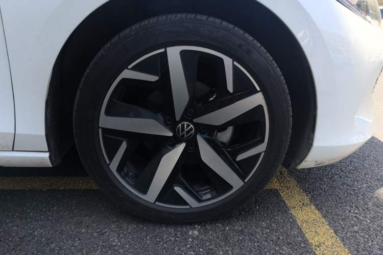 Used Volkswagen Lamando 2025 Lavida L 280TSI DSG Cool & Spicy Edition Right Front Wheel Hub