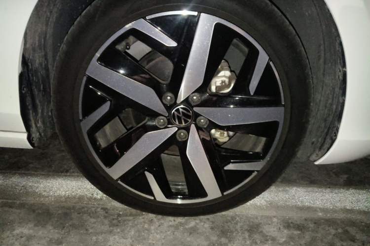 Used Volkswagen Lamando 2025 Lavida L 280TSI DSG Cool & Spicy Edition Right Front Wheel Hub