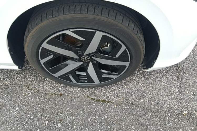 Used Volkswagen Lamando 2025 Lavida L 280TSI DSG Cool & Spicy Edition Right Front Wheel Hub
