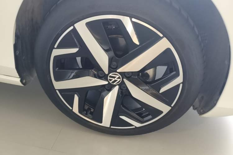Used Volkswagen Lamando 2025 Lavida L 280TSI DSG Cool & Spicy Edition Right Front Wheel Hub