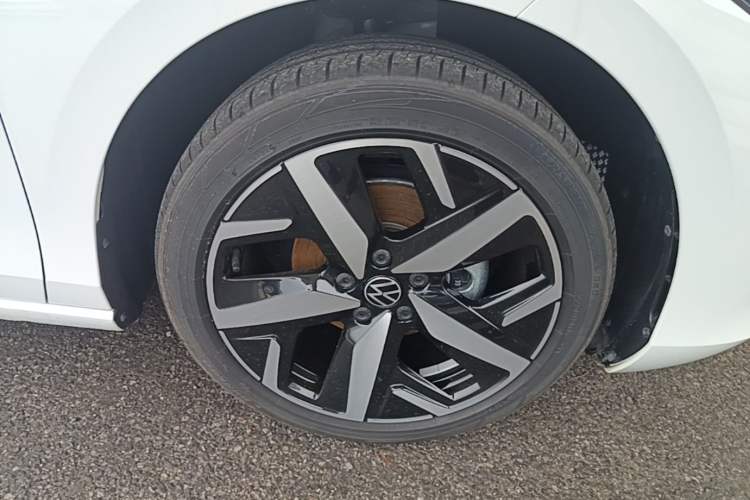 Used Volkswagen Lamando 2025 Lavida L 280TSI DSG Cool & Spicy Edition Right Front Wheel Hub