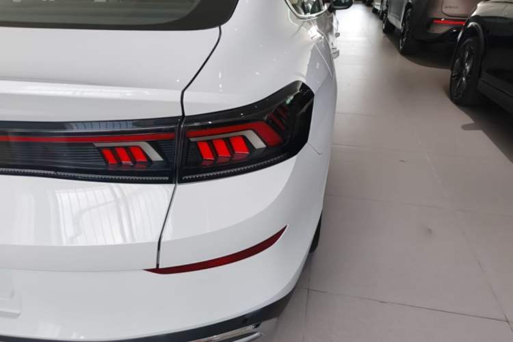 Used Volkswagen Lamando 2025 Lavida L 280TSI DSG Cool & Spicy Edition Right Rear Taillight