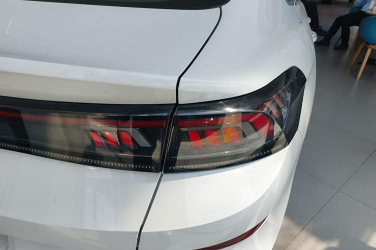 Used Volkswagen Lamando 2025 Lavida L 280TSI DSG Cool & Spicy Edition Right Rear Taillight