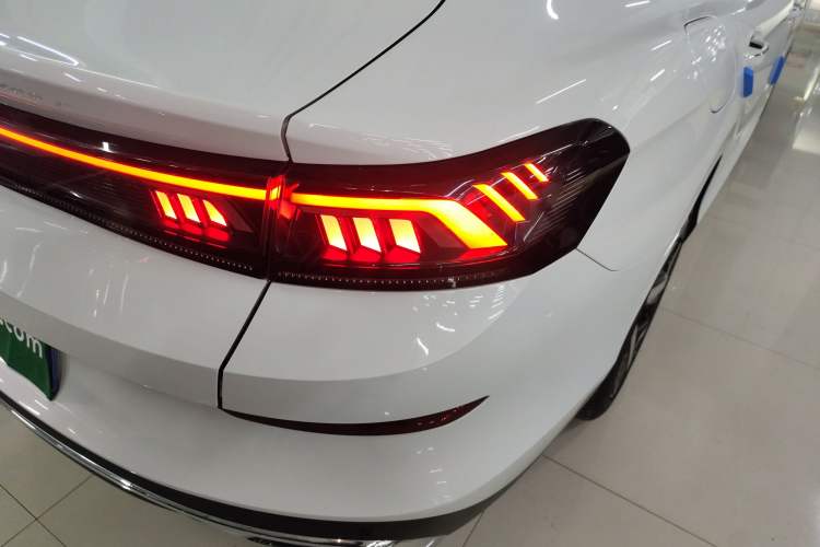 Used Volkswagen Lamando 2025 Lavida L 280TSI DSG Cool & Spicy Edition Right Rear Taillight