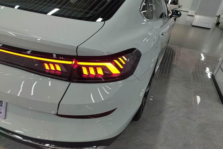 Used Volkswagen Lamando 2025 Lavida L 280TSI DSG Cool & Spicy Edition Right Rear Taillight
