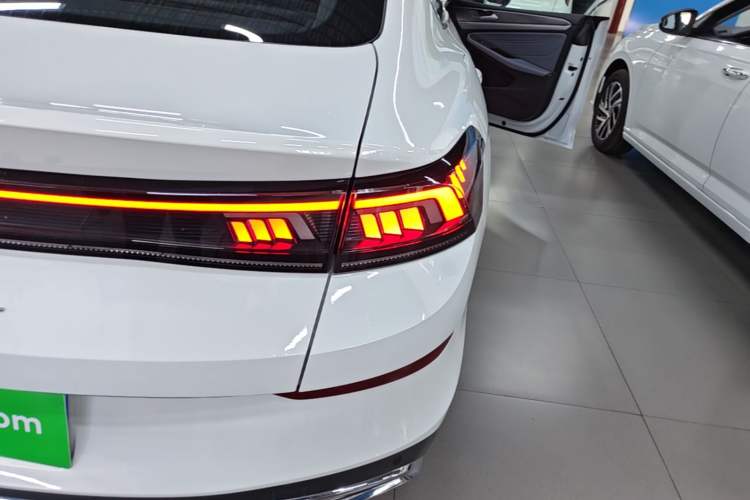 Used Volkswagen Lamando 2025 Lavida L 280TSI DSG Cool & Spicy Edition Right Rear Taillight