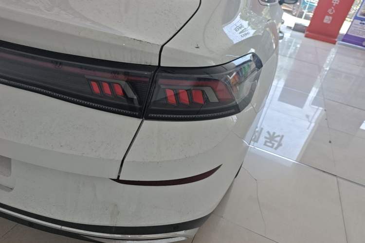 Used Volkswagen Lamando 2025 Lavida L 280TSI DSG Cool & Spicy Edition Right Rear Taillight